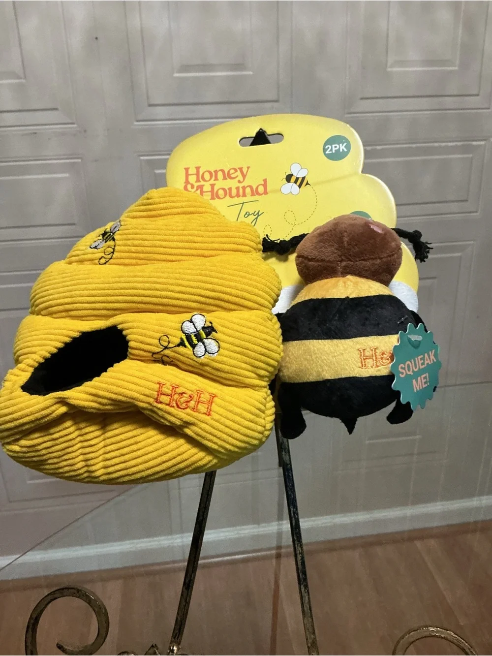 Honey & Hound Dog Toy Yellow Bee Beehive Plush Toy Ea New!